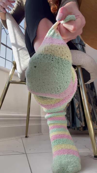 Would you sniff my fuzzy socks I&rsquo;ve been wearing for 3 days? 😈🧦🧎🏻&zwj;➡️