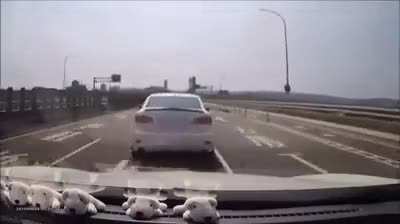 Trafikte uğraşan adamla nasıl uğraşılır?