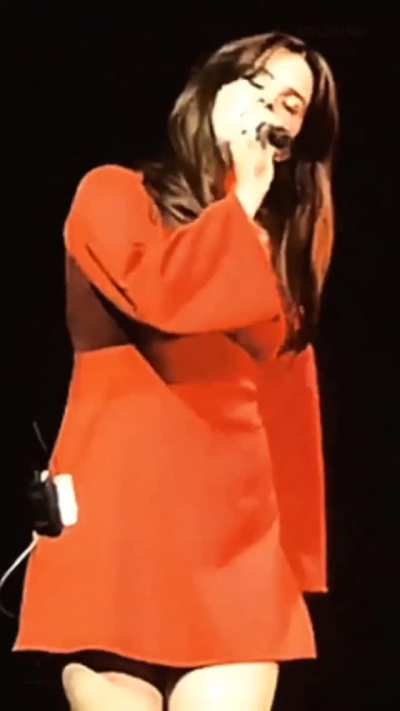 Lana Del Rey moaning
