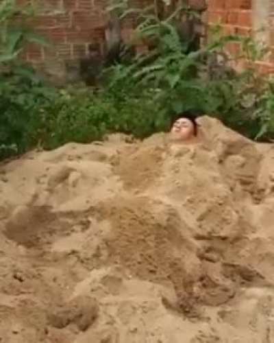 Maluco achou que era invisível