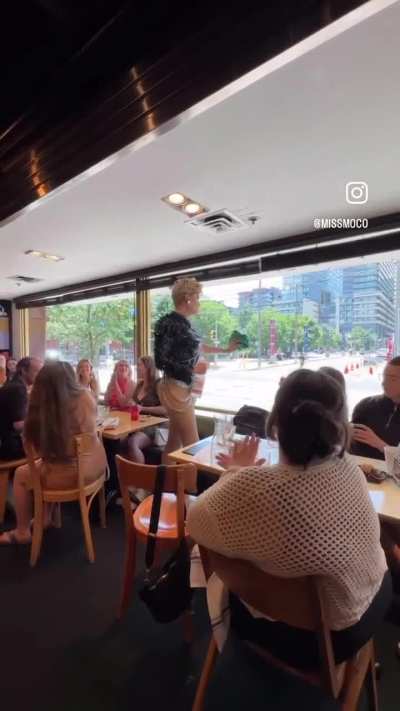 Miss Mo&ccedil;o serves Sabreba Carpentire