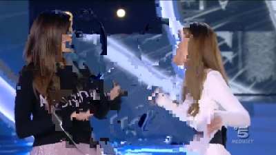 Belen Rodriguez &amp;amp; Ilary Blasi - Bacio Lesbo