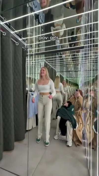 Valli beim shoppen