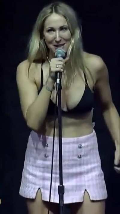 Nikki Glaser 