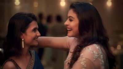 M∙I∙L<wbr>∙F∙ actress Kajol is so dang attractive!