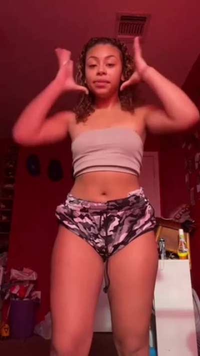 Since I have failed no 🥜 November here ya go boys .... Here's a comp of her fine ass