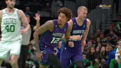 [Highlight] Kelly Oubre Jr. does the 