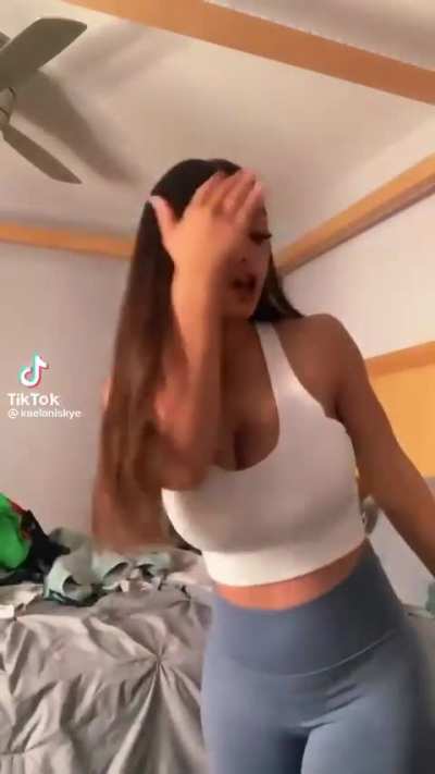 Look at that thick ass on kaelani 🍑