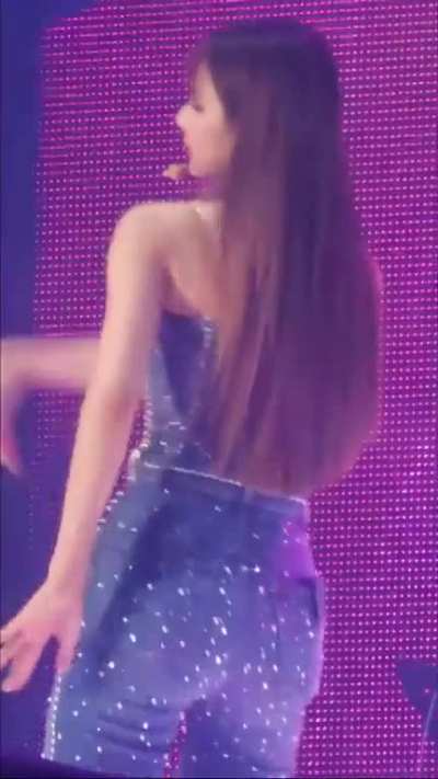 TZUYU’S phat 🍑