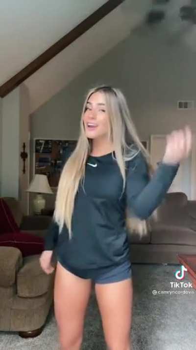 Blondie's phat ass....