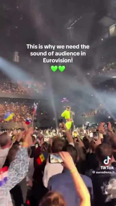 From K&auml;&auml;rij&auml;'s stories (I'm loving all the videos from that night 💚)