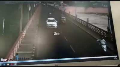 Mom jumps from bridge leaving her child behind