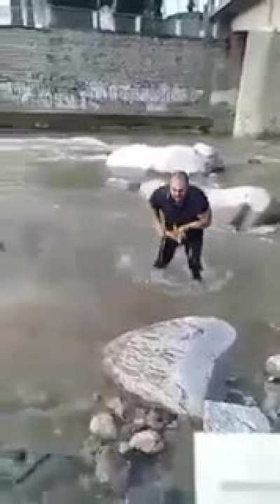 &Alpha;&gamma;&alpha;&pi;&eta;&mu;έ&nu;&eta; &Xi;ά&nu;&theta;&eta;.