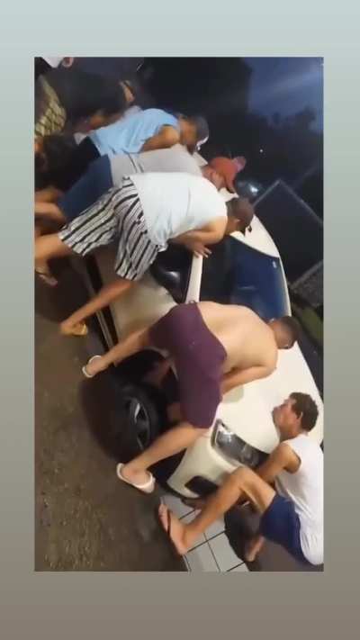 To help people lift a car out of a ditch