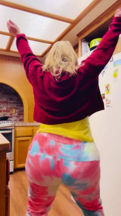There&rsquo;s nothing like a fart needing to come out while dancing right? 😝 💨 