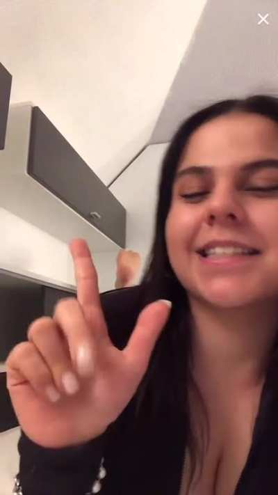 Tiktok bitch gives us a countdown to explode our load💦