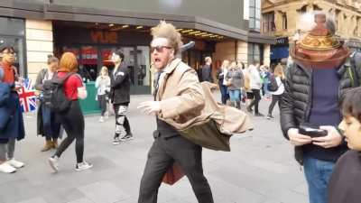 &ldquo;Frozen in action&rdquo; living statue