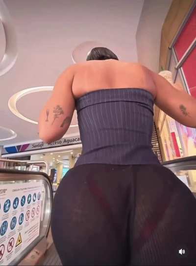 Dudes at the mall couldn&rsquo;t take their eyes off my girlfriend, I wonder why&hellip;
