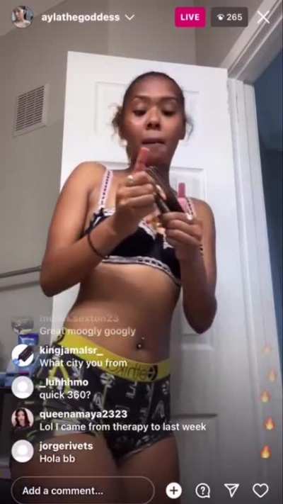 IG live slo mo , showing that ass off 