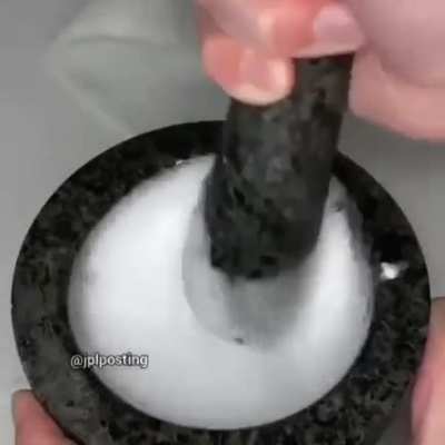 🗿