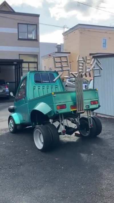 You&rsquo;ve never seen a Daihatsu Midget II go this hard.