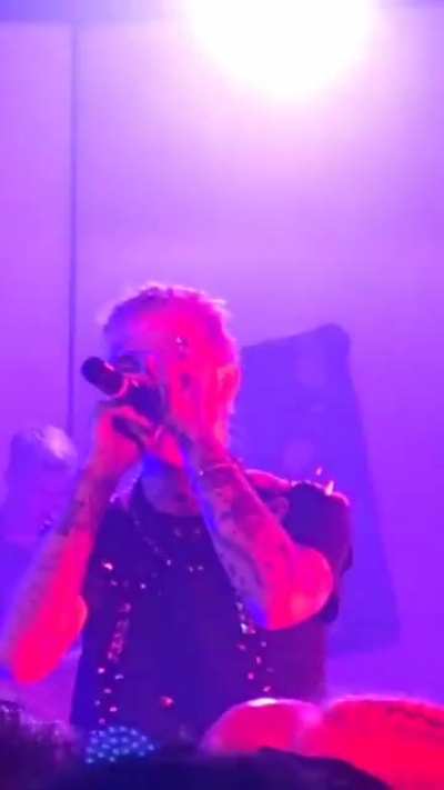short clip of Peep i got at the Fort Worth, Texas concert in November 2017.