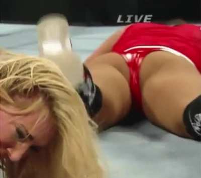 nikki jiggling 👀