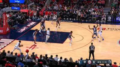 [Highlight] Jalen Green makes a circus shot on Christian Wood and gives the Rockets the lead