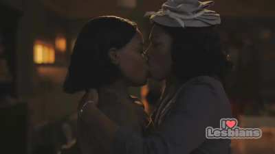 Chante Adams &amp;amp; Marinda Anderson (A League Of Their Own - s01e02) *NO MUSIC*