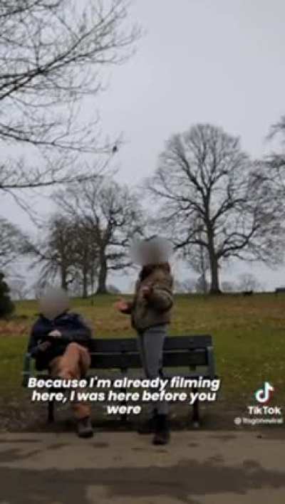 Man refuses to move for TikTok "InFluEnCeR"