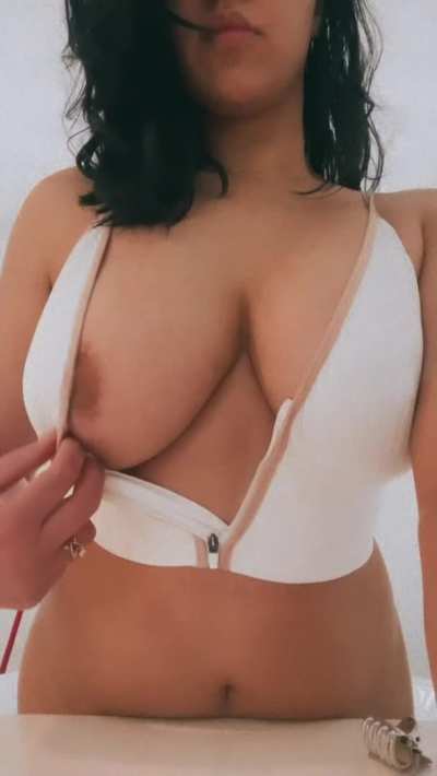 Mommy&rsquo;s got so much milk, wanna have some ? 😉👅