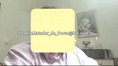 Esse &eacute; o exemplo de um professor que n&atilde;o conhece e/ou &eacute; conectado com seus alunos. Uma vergonha para profiss&atilde;o.