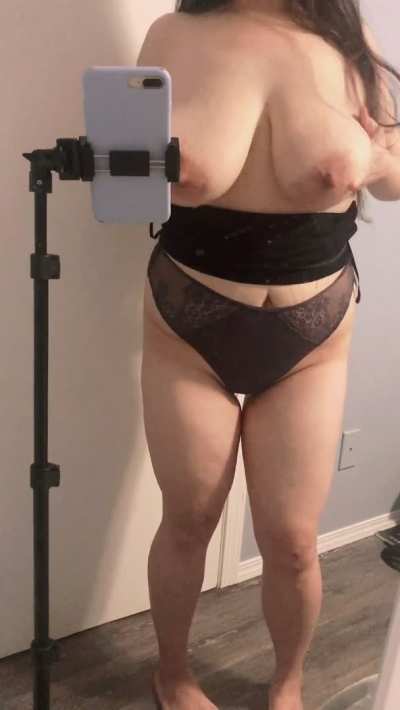 I&rsquo;m short, cute and curvy 😊