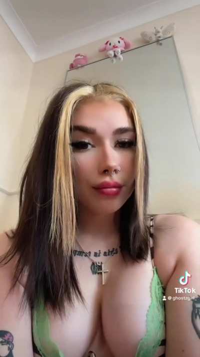 @ghostzgirl_