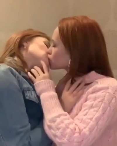 I&rsquo;m a simple man, I see a red head, I upvote.