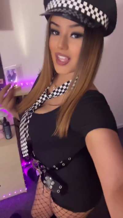 👮🏼&zwj;♀️🥵