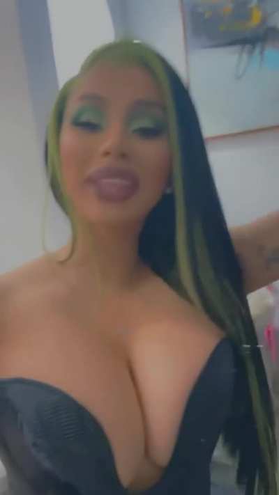 XXL CLEAVAGE
