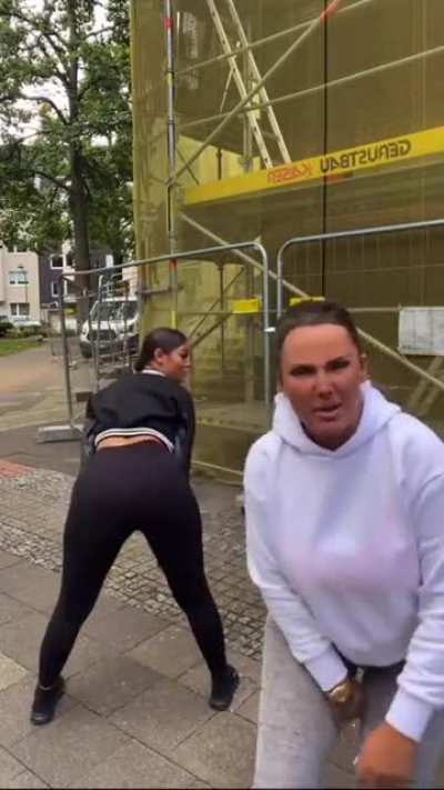 😏