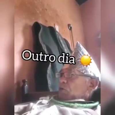 Seu Nilson do slime ap&oacute;s encontrar o Monark