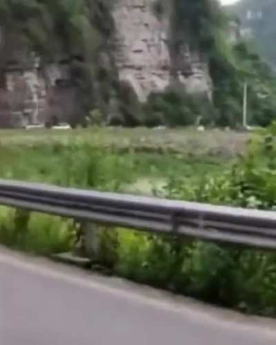 WCGW driving against traffic in a jammed two laned mountain road