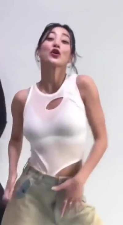 Shaky Jihyo 🥵