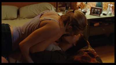 Megan Fox and Amanda Seyfried legendary lesbian scene
