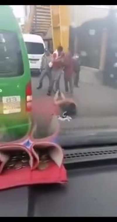 Lo que pas&oacute; despu&eacute;s de bajar al ladr&oacute;n golpeado en la combi