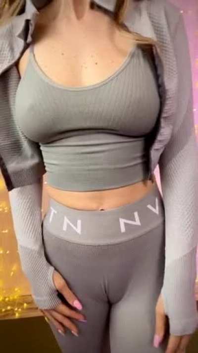 I want you to feel me through my leggings [39f]