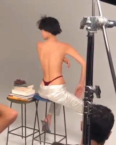 nude shoot BTS. Damn!!
