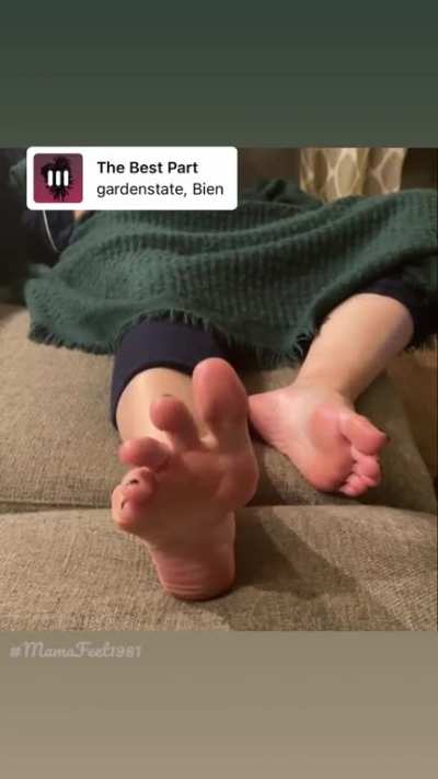 Cum to my toe wiggle ;)