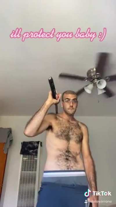 Bruh what is that beard line thingy that he&rsquo;s got going on?? Mans got more hair on his stomach than he&rsquo;s damn head