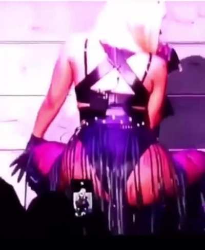 Live in concert she’s a beast!