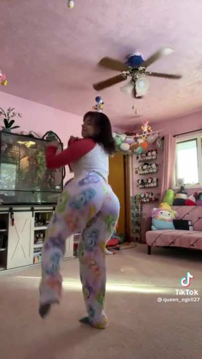 👸