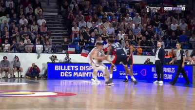[Highlight] Victor Wembanyama with a one-legged 3 point shot followed by an easy alley-oop on the next attack against Bosnia